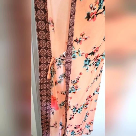 Bohemian pink floral cover up medium - Picture 3 of 8